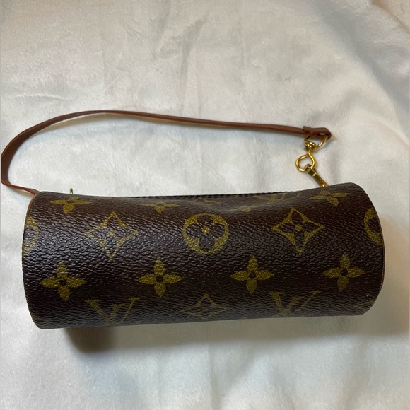 Louis Vuitton Monogram Papillon Pouch 🤎 - Picture 4 of 12